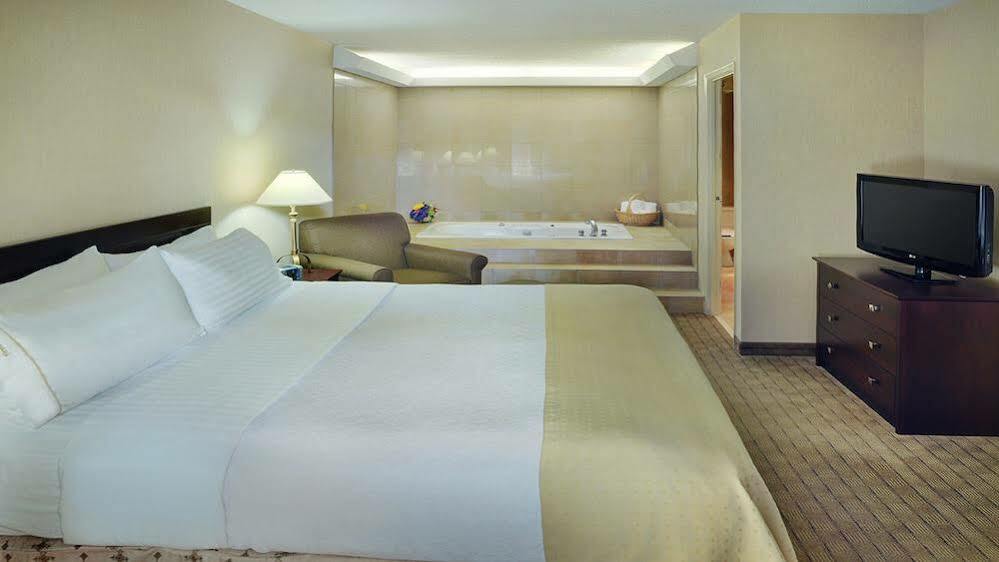 Holiday Inn Guelph Hotel & Conference Centre, An Ihg Hotel מראה חיצוני תמונה